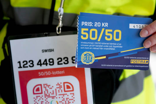 50/50-lotter säljs innan fotbollsmatchen i Superettan