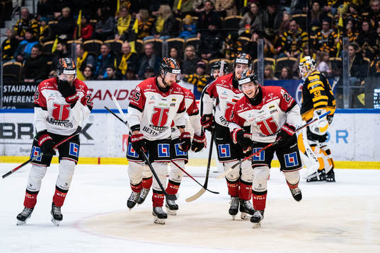 Örebros Linus Öberg jublar