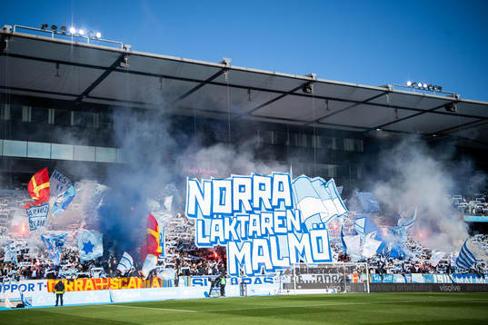 Malmö FFs supportrar med tifo