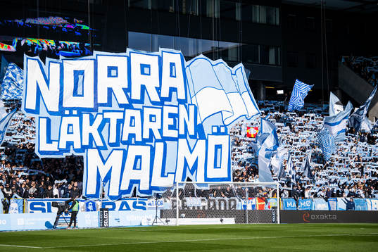 Malmö FFs supportrar med tifo