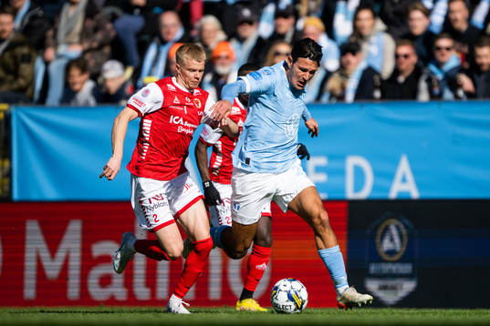 Kalmars Axel Lindahl och Malmö FFs Stefano Vecchia