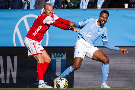 Kalmars Rasmus Sjöstedt och Malmö FFs Isaac Kiese Thelin
