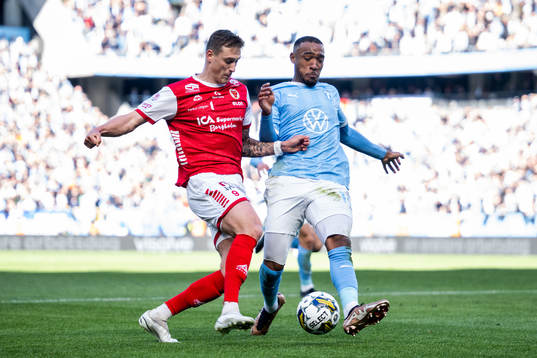 Kalmars Mileta Rajovic och Malmö FFs Derek Cornelius