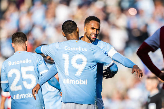 Malmö FFs Derek Cornelius och Isaac Kiese Thelin jublar