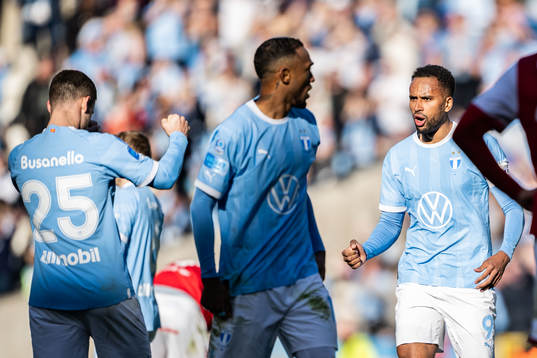 Malmö FFs Gabriel Busanello och Isaac Kiese Thelin jublar