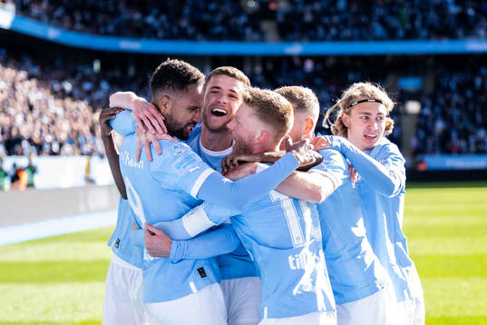 Malmö FFs Isaac Kiese Thelin jublar ihop med Gabriel