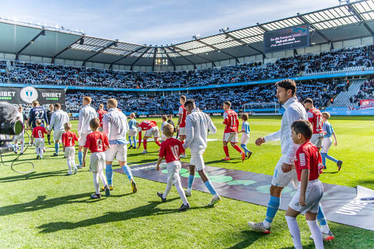 Malmö FFs spelare gör entré