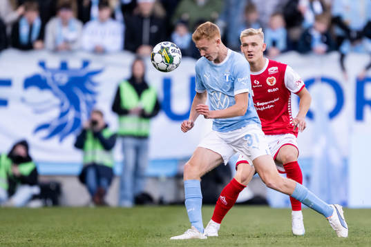 Malmö FFs Hugo Larsson och Kalmars Carl Gustafsson