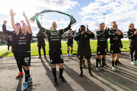 Västerås SKs Simon Gefvert, Jaheem Burke och Simon