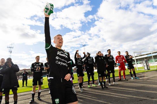 Västerås SKs Simon Johansson jublar