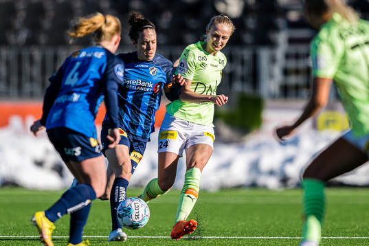 Melissa Bjånesøy of Stabæk and Mia Authen of LSK Kvinner