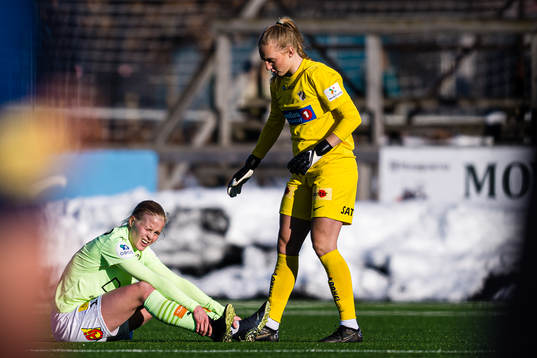 Katrine Emilie Winnem Jørgensen of LSK Kvinner in pain