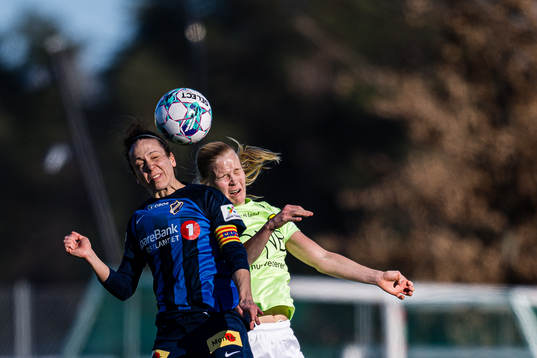 Melissa Bjånesøy of Stabæk and Katrine Emilie Winnem