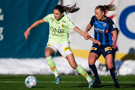 Emma Stølen Godø of LSK Kvinner and Anja Helen Rasmussen