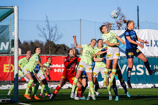 Camilla Huseby, Mille Ivi Christensen of LSK Kvinner and