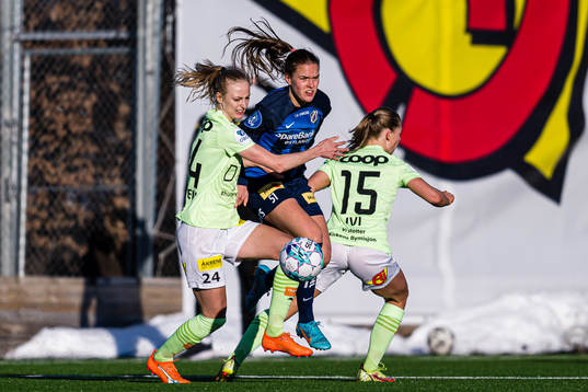 Mia Authen of LSK Kvinner and Iris Omarsdottir of Stabæk