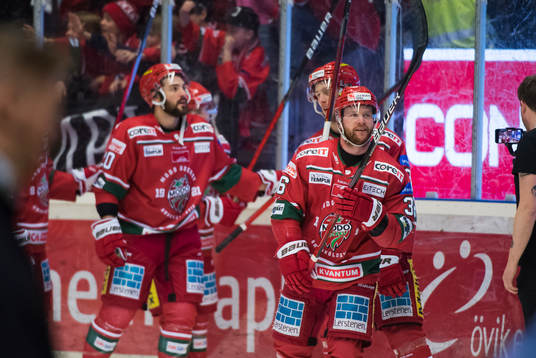Modos Sebastian Ohlsson jublar med Marcus Vela