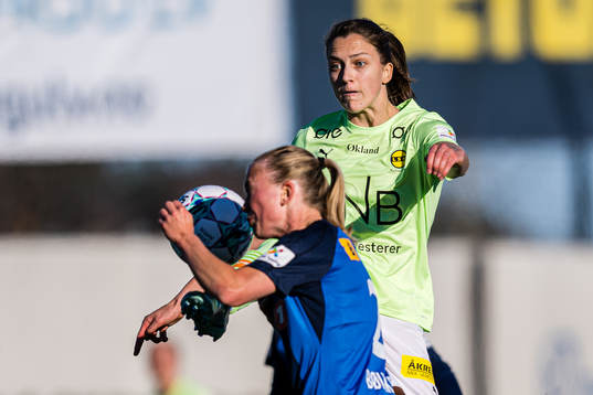 Emma Stølen Godø of LSK Kvinner and Emilie Bølviken of