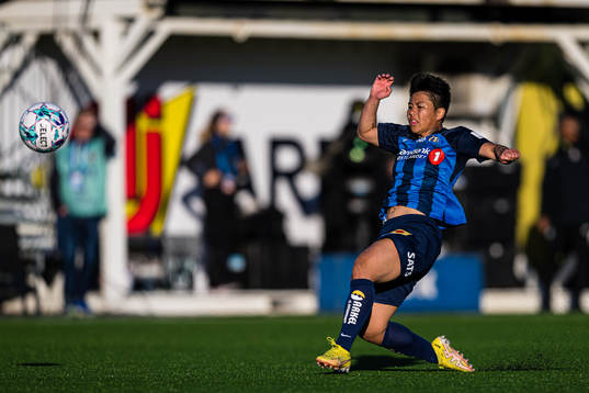 Meryll Abrahamsen of Stabæk missing a chance to score