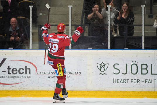Modos Mikkel Aagaard jublar