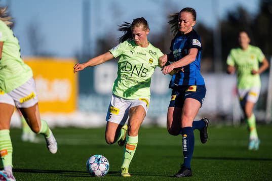 Mille Ivi Christensen of LSK Kvinner and Zara Jönsson of
