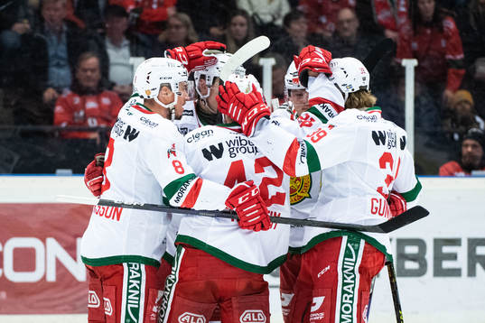 Moras Noah Steen jublar med lagkamrater
