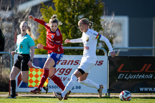 Vittsjös Clara Markstedt och Brommapojkarnas Elsa Karlsson
