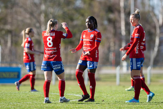 Vittsjös Jutta Rantala och Sura Yekka jublar