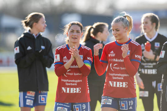 Vittsjös Elisabet Klinga och Moa Karlsson jublar