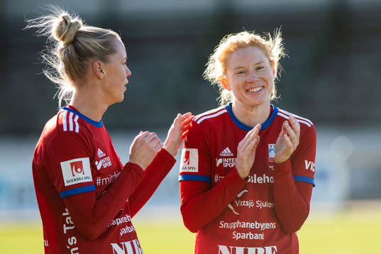 Vittsjös Kajsa Lind och Clare Polkinghorne jublar