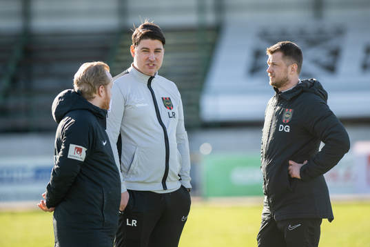 Brommapojkarnas tränare Daniel Gunnars och assisterande