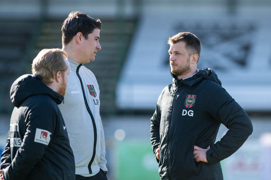 Brommapojkarnas tränare Daniel Gunnars och assisterande
