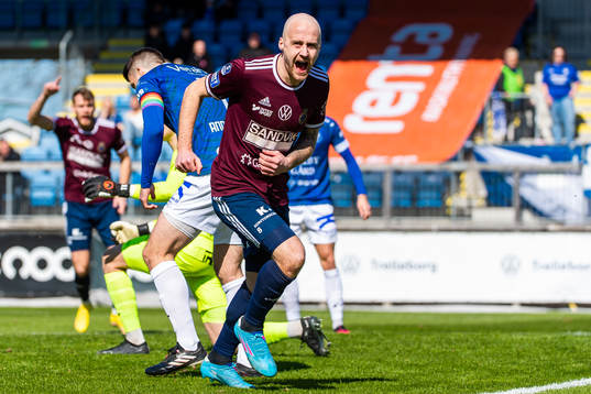Gefles Anton Lundin jublar