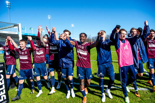 Gefles spelare jublar