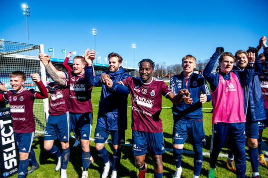 Gefles spelare jublar