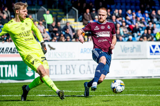 Trelleborgs målvakt Kasper Thiesson Kristensen mot Gefles