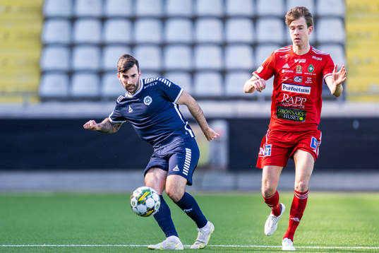 Utsiktens Allan Mohideen och Skövde AIKs Mikael Mörk