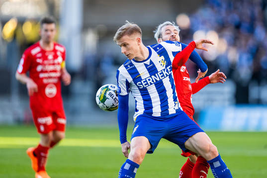 IFK Göteborgs Oscar Wendt och Värnamos Marco Bustos