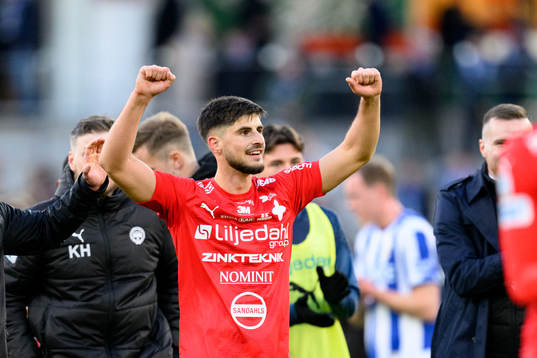 Värnamos Emin Grozdanic jublar