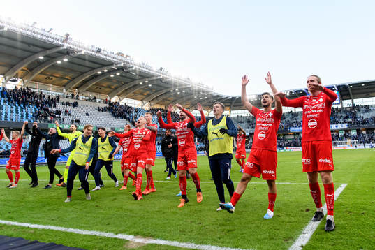 Värnamos spelare jublar