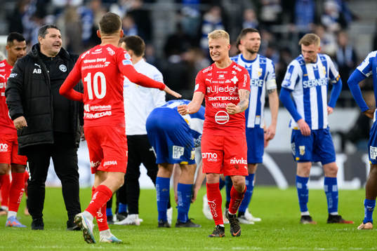 Värnamos Viktor Bergh jublar