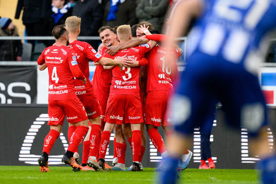 Värnamos spelare jublar