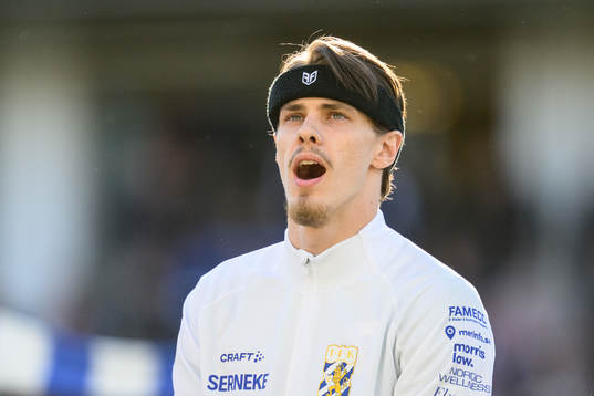 IFK Göteborgs målvakt Adam Benediktsson vid lineup innan