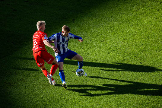 Värnamos Victor Larsson och IFK Göteborgs Oscar Wendt