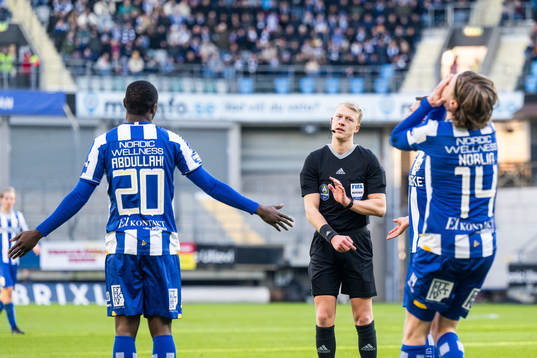 IFK Göteborgs Suleiman Abdullahi och Gustaf Norlin deppar