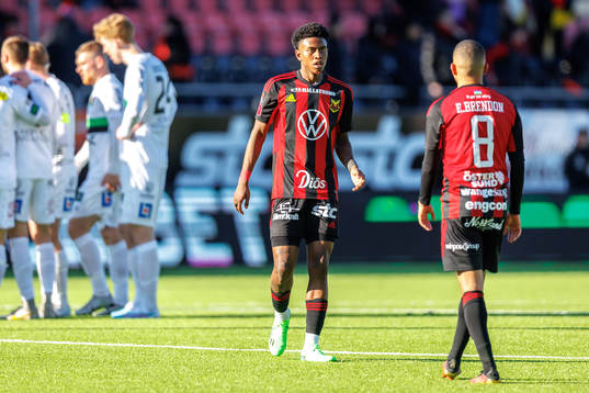 Östersunds Chovanie Amatkarijo jublar med Erick Brendon