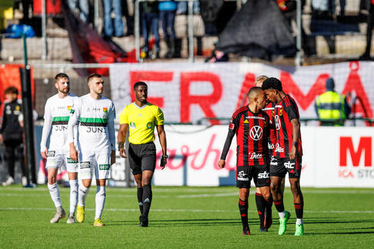Östersunds Erick Brendon Pinheiro da Silva jublar med