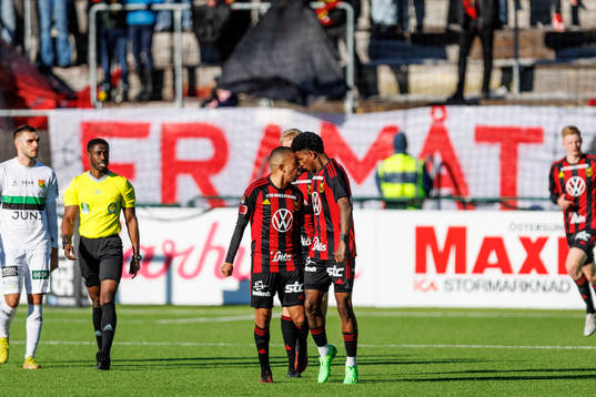 Östersunds Erick Brendon Pinheiro da Silva jublar med