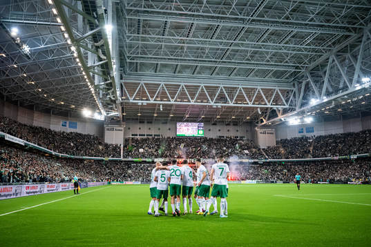 Hammarbys Nahir Besara jublar med lagkamrater