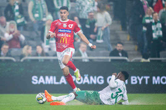 Degerfors Elyas Bouzaiene och Hammarbys Shaquille Pinas